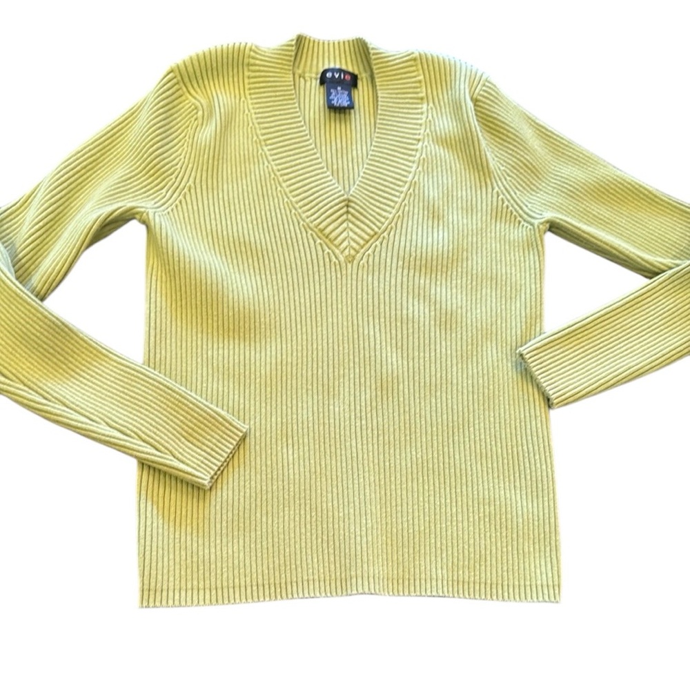 Evie Women’s Light Green V-Neck Ribbed Sweater size Medium